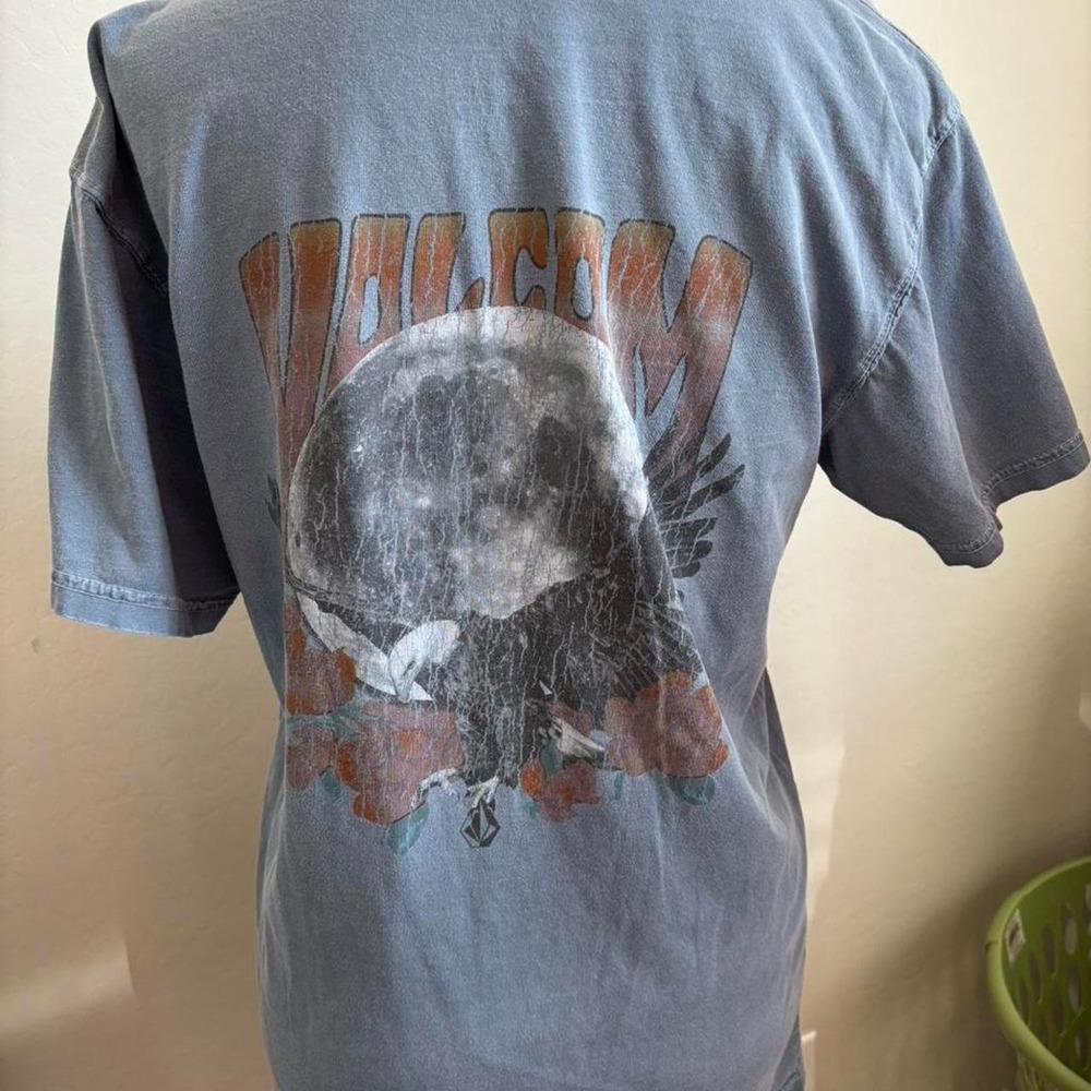 Volcom‎ blue cotton tee with moon and roses graphic